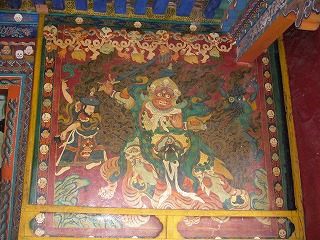 P1010137ネチュン寺の山門の壁画