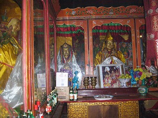 P1010205祈祷室左側の仏像